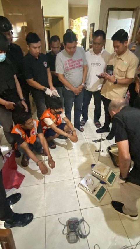 Rumah Mewah di Sentul Jadi Laboratorium Tembakau Sintetis Pertama di Indonesia