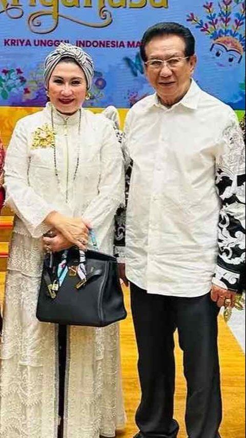 Portrait of Wiwiet Tatung, Coal Entrepreneur and Anwar Fuady's Potential Wife