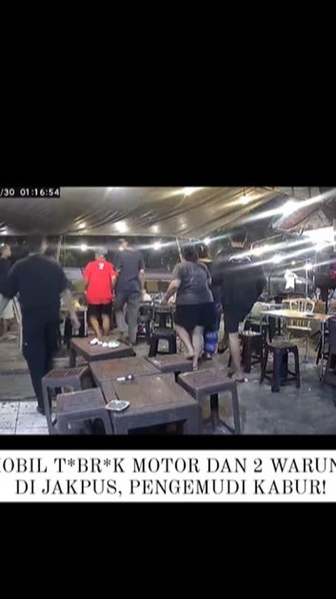 Brak! Video Viral Detik-Detik Mobil Nyelonong Tabrak Warung di Jakpus, 7 Motor Rusak