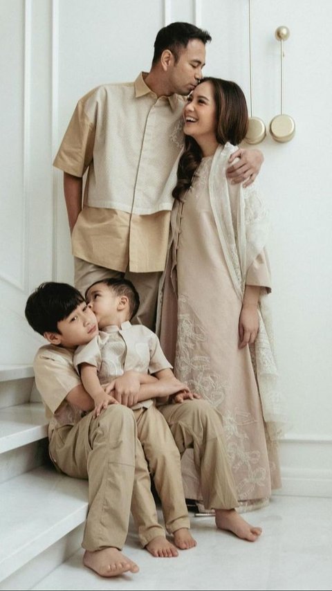Wajah Nagita Slavina Sontak Jadi Sorotan Saat Foto Family Portrait Edisi Sambut Lebaran Bareng Keluarga