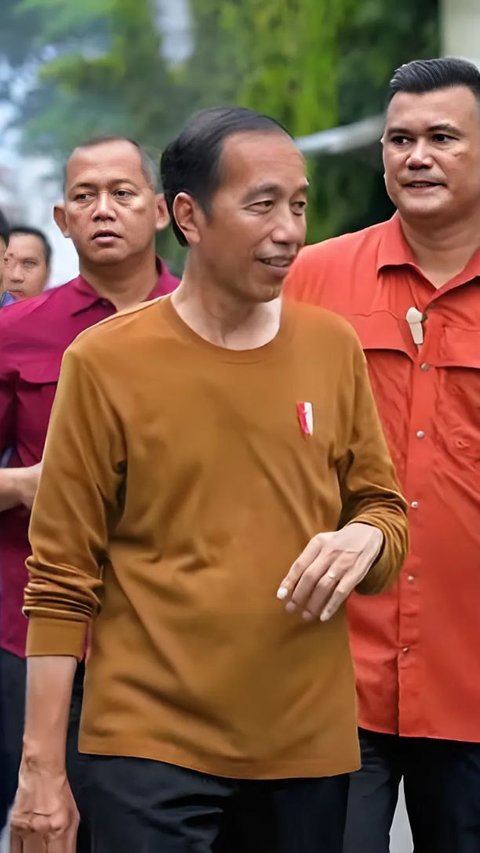 Momen Jokowi dan Pak Bas Ngabuburit Jajan Takjil, Borong Kerupuk Kulit