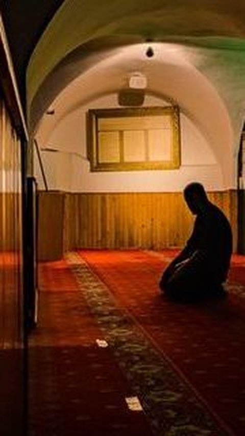 4 Bacaan Doa Sepertiga Malam yang Dibaca Rasulullah SAW, Lengkap Disertai Artinya