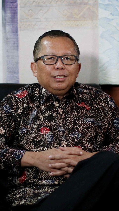 VIDEO: Hakim MK Arsul Sani Bela Presiden Jokowi Soal Dana Bansos, 