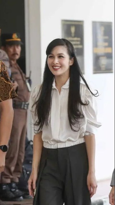 Sandra Dewi Wears Luxury Shoes when Examined by the Attorney General's Office, Priced at around Rp17 Million