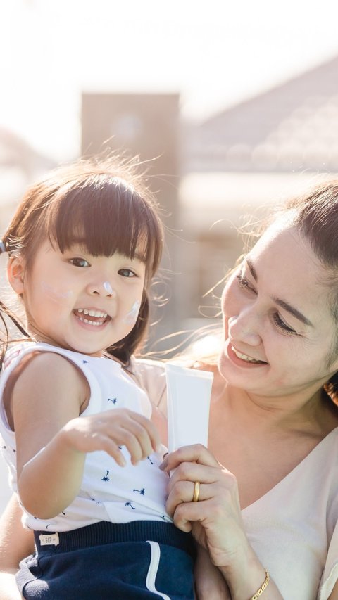 Lebaran Holiday, Make Sure to Protect Your Little One's Skin with Sunscreen