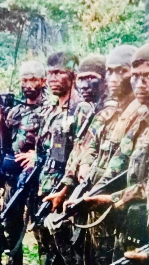 Potret Lawas Jenderal Marinir TNI AL & Pasukan saat Masih 'Hidup di Hutan', Penampilannya Garang Bak Rambo