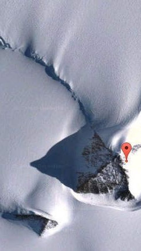 : The Emergence of a New Pyramid in Antarctica Opens the Discussion Space for Conspiracy Theories