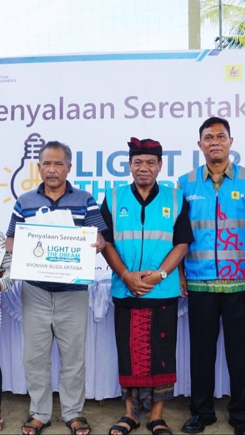 Gelar Program Light Up The Dream, PLN UID Bali Beri Bantuan Kelistrikan untuk 32 KK di Buleleng