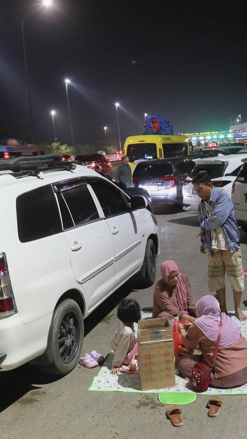 Begini Cara Menangani Kaki Bengkak Saat Perjalanan Mudik