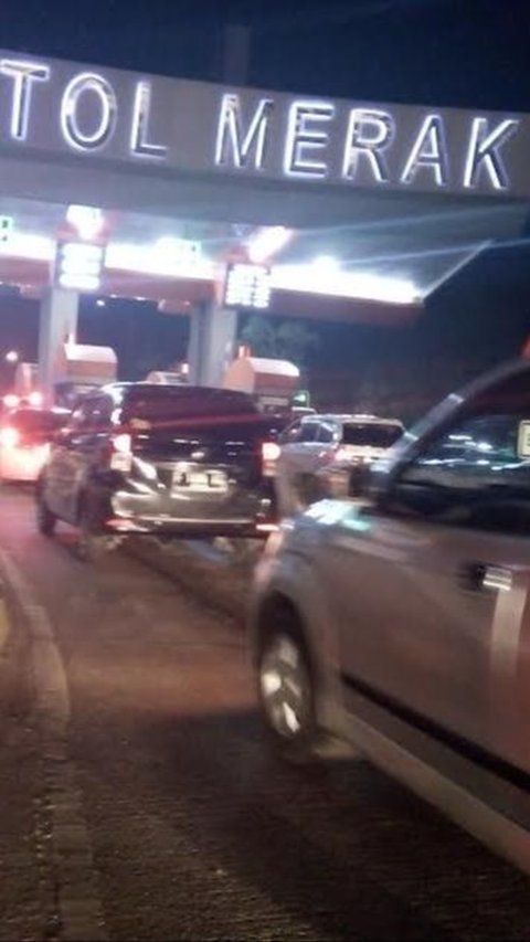 Urai Kemacetan di KM 90 Tol Merak, Kendaraan Diarahkan Masuk Buffer Zone