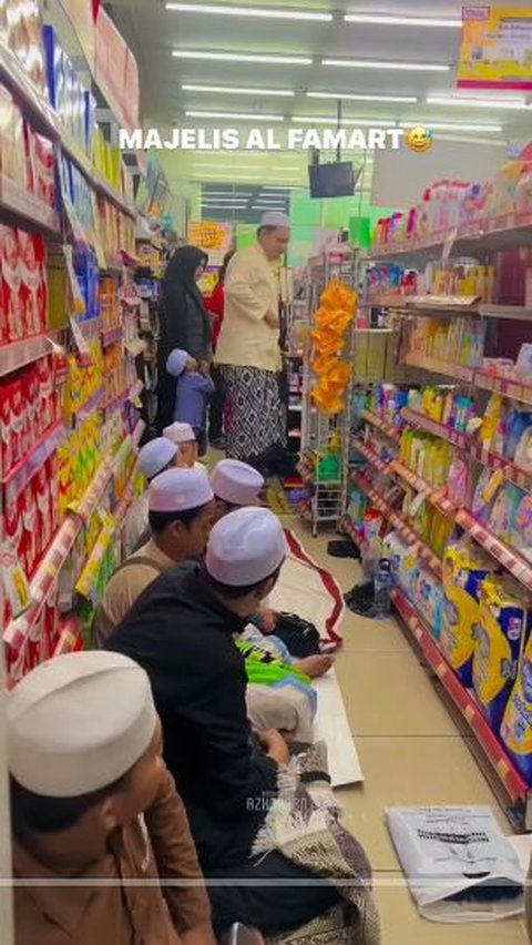 Viral Jemaah Sholat Tarawih di Bogor Membludak Sampai Masuk Minimarket, Ternyata Ini Penyebabnya