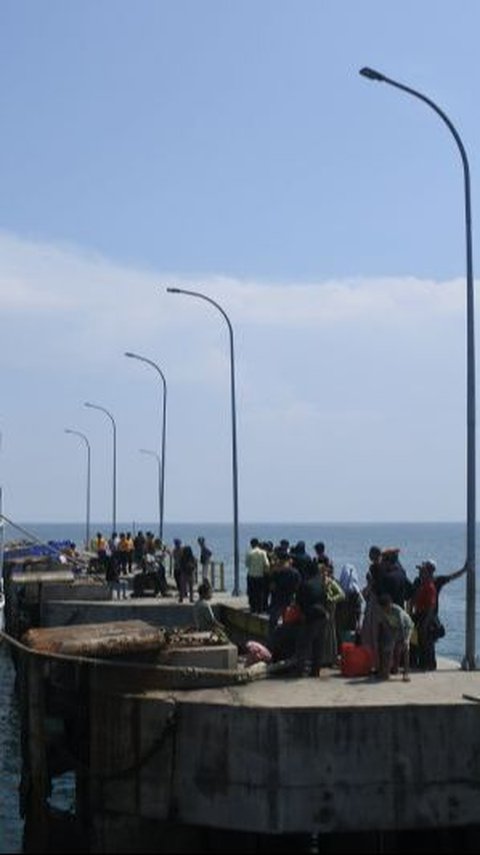 Pemudik Terlantar 3 Hari di Pelabuhan Jangkar