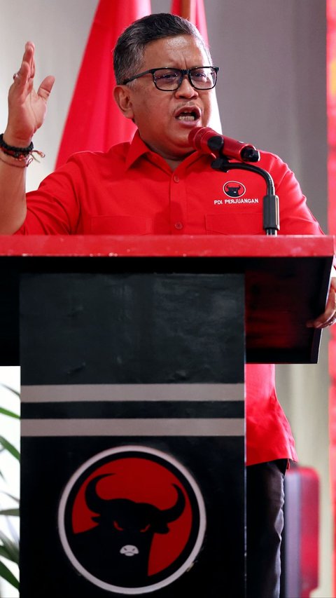 Hasto Minta Jokowi Janji Depan Rakyat Tak Ambil Alih PDIP dan Golkar