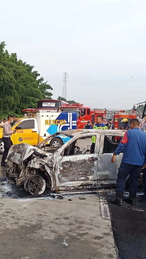 Dugaan Sementara Kronologi Kecelakaan Beruntun di Km 58 Tol Cikampek, 12 Kantong Jenazah Dibawa Petugas