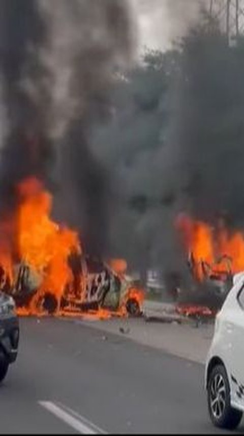 Duka H-2 Lebaran, Kecelakaan Tol Cikampek Gran Max vs Bus Adu Banteng di KM 58 Tewaskan 12 Orang