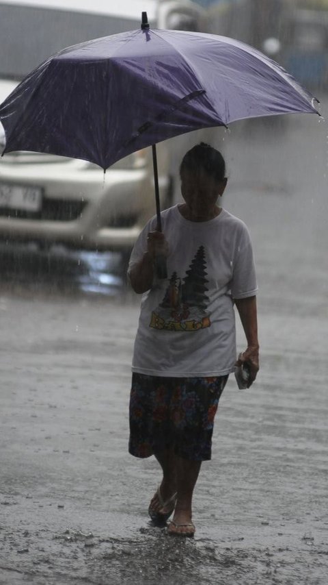 BMKG Prakirakan 26 Provinsi Diguyur Hujan Lebat Hari Ini, Berikut Daftarnya