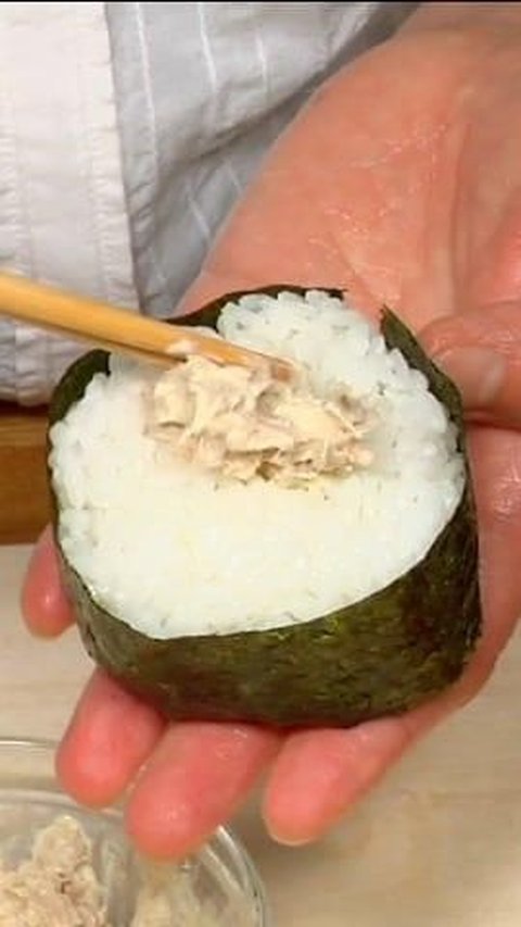 Viral! How to Make Onigiri Rice Balls Using Armpits Becomes a Trend in Japan, but the Price Actually Increases 10 Times