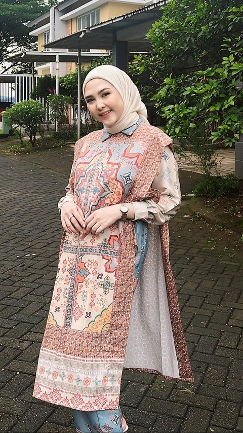 Inspiration for Hijabers to Look Elegant with Full Printing, Take a Peek