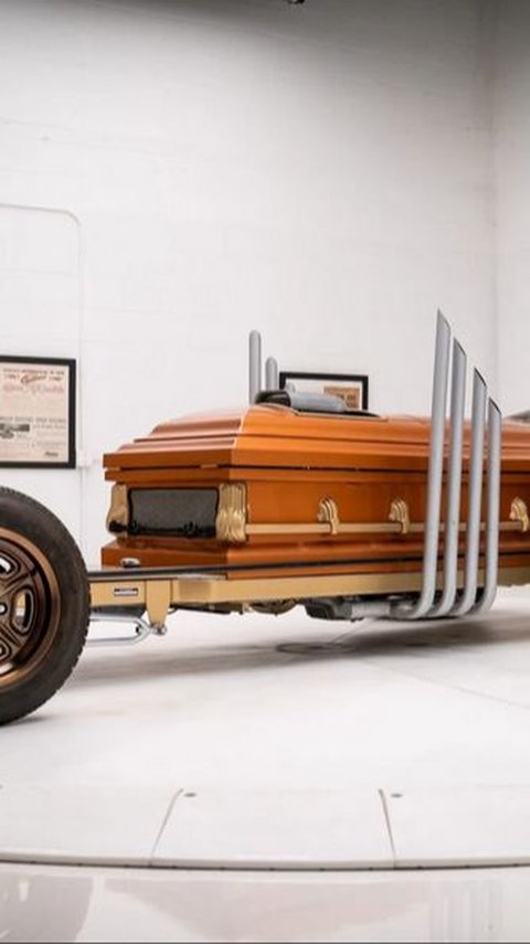 This Wheeled Coffin Turns Out to be a Street Legal Custom Car