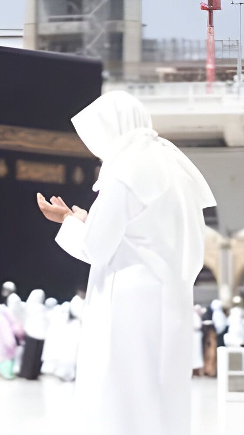 Doa Mengantar Orang Naik Haji Arab, Latin, dan Artinya Beserta Tradisi Titip Doa Menurut Ulama