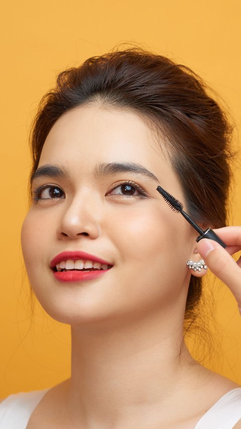Don't Panic When Your Favorite Mascara Dries, Try These 4 'Sat Set' Solutions
