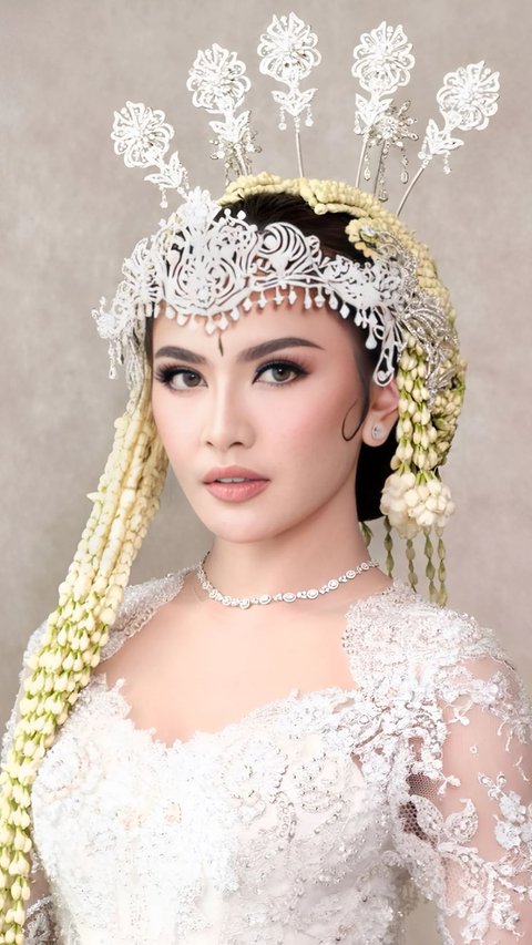 Portrait of Mahalini Raharja's Bold All-Chocolate Makeup during the Wedding Ceremony, Netizens Crown Her as the Most Beautiful Bride of 2024