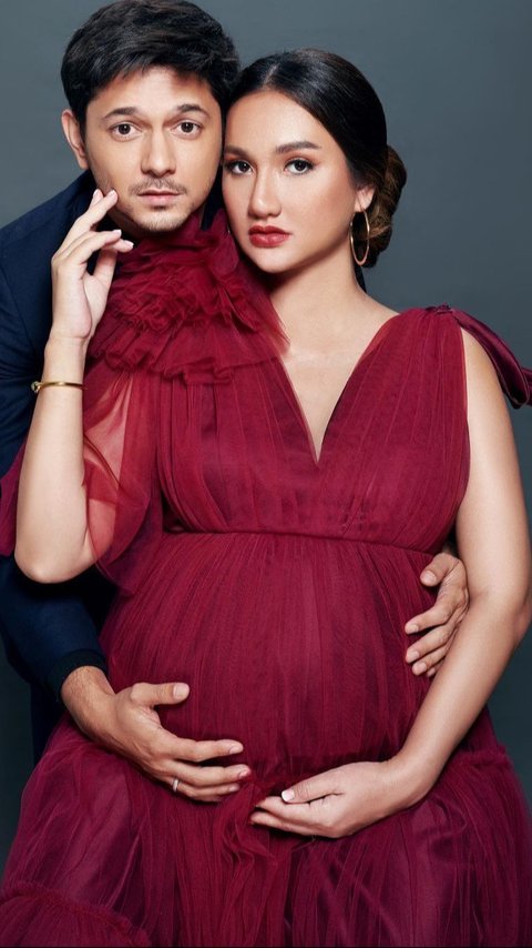 Unveiling Andrew Andika's Affair, Portraits of Tengku Dewi's Stunning Appearance with Baby Bump