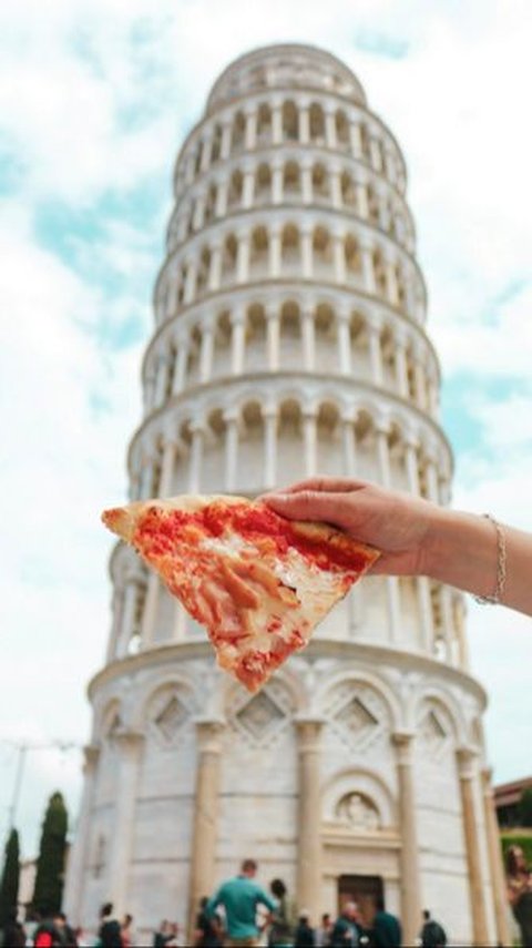Employees Have A Day Trip from Liverpool to Italy to Eat Pizza Despite Working the Next Day