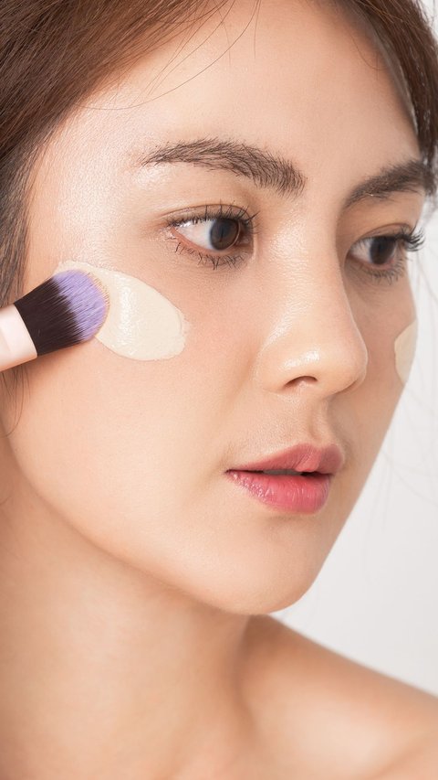 Trend of Flat Brush for Foundation, Find Out How to Use it for Maximum Smooth Complexion