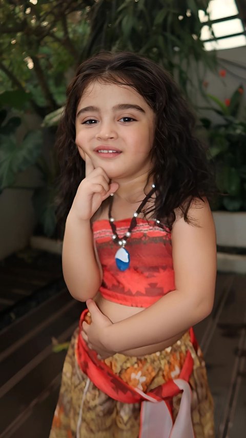 A Series of Cute Guzel Poses, Putri Ali Syakieb and Margin, When Becoming Disney Princess