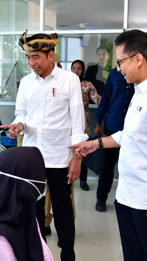 Penampilan Jokowi Kenakan Kampurui Tinjau RSUD Sulteng, Ternyata Ini Filosofinya