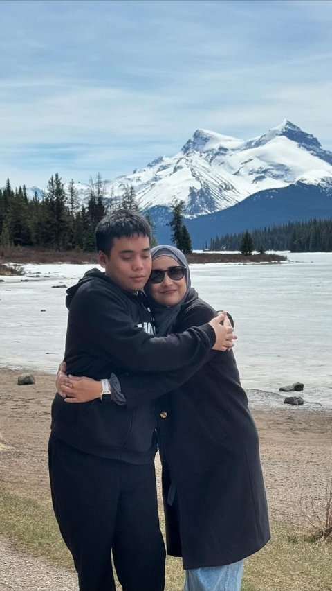 10 Momen Keseruan Cindy Fatikasari & Tengku Firmansyah Jalan-Jalan di Kanada, Kunjungi Lokasi Danau yang Membeku