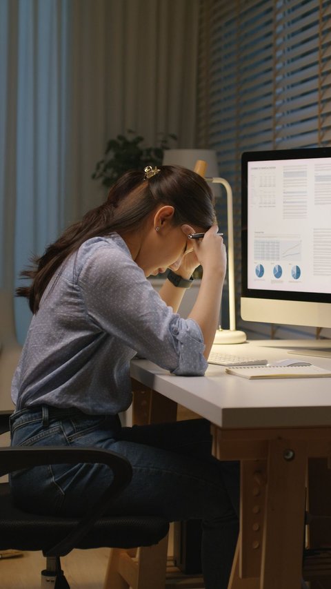 Pesan Dokter Buat Pekerja yang Duduk Depan Laptop Seharian Biar Tak Demesia