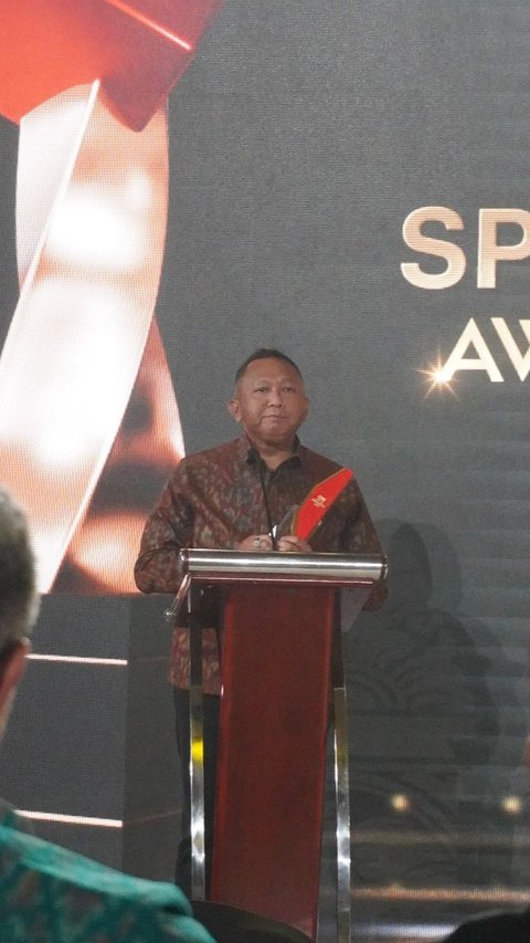 Kajati Bali Ketut Sumedana Raih Best Justice Leadership CNN Award