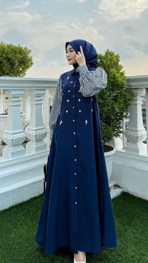 Inspirasi 3 Look Touch of  Navy Blue, Style Kasual hingga Elegan