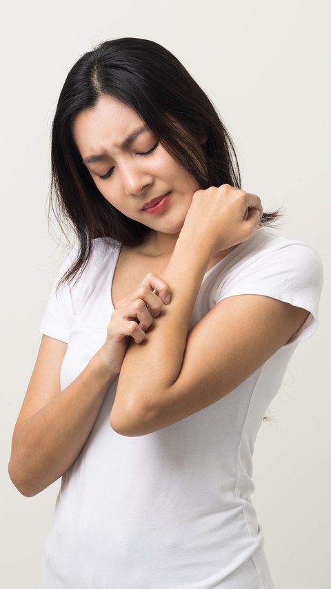 Experiencing Itchy Skin? Try These 4 Simple Ways to Relieve It