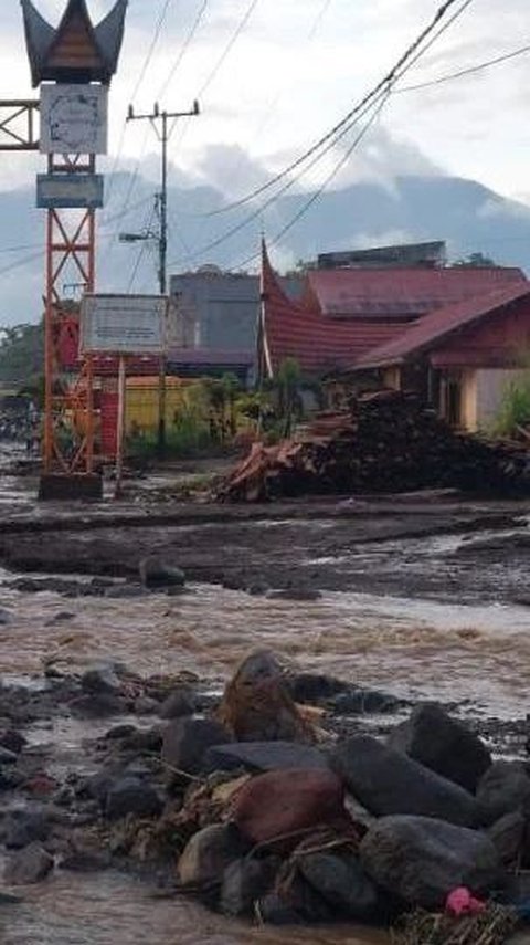 BNPB Salurkan Bantuan Korban Banjir Lahar Dingin dan Longsor Sumbar Via Udara