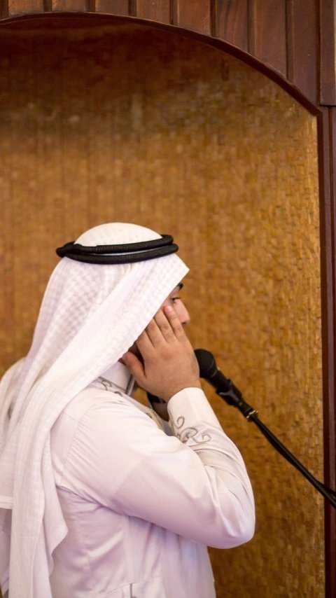 Bacaan Doa Setelah Adzan Maghrib & Salat Wajib Lainnya, Lengkap Beserta Artinya