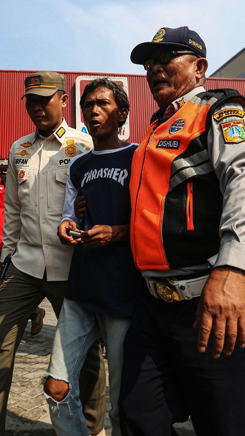 FOTO: Berantas Pungli, Dishub-Satpol PP Angkut Jukir Liar Minimarket di Jakarta Pusat