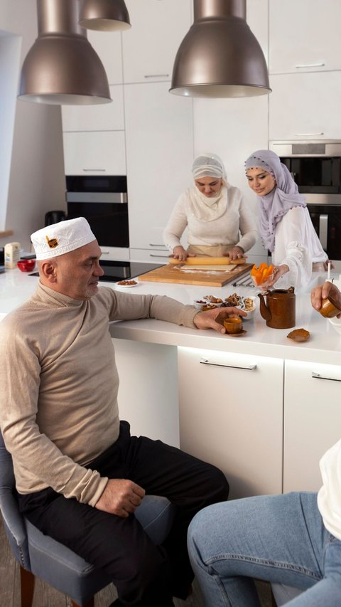 Doa untuk Keluarga dan Saudara serta Cara Memperlakukan Mereka dengan Baik Sesuai Ajaran Islam