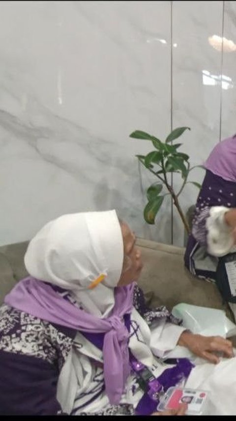 Kisah Nenek Rupi'ah Sudah Tiba di Madinah Keukeuh Mau Naik Pesawat ke Arab untuk Berhaji