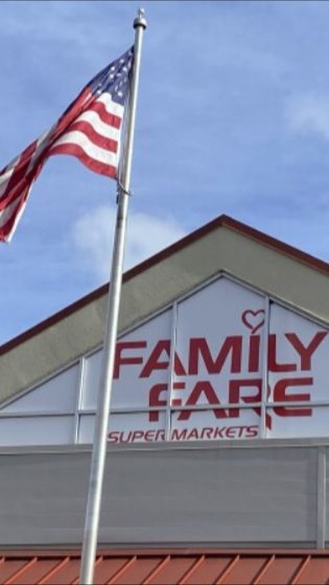 A Homeless Woman in Michigan Lived on a Supermarket Sign for a Year Without Getting Caught
