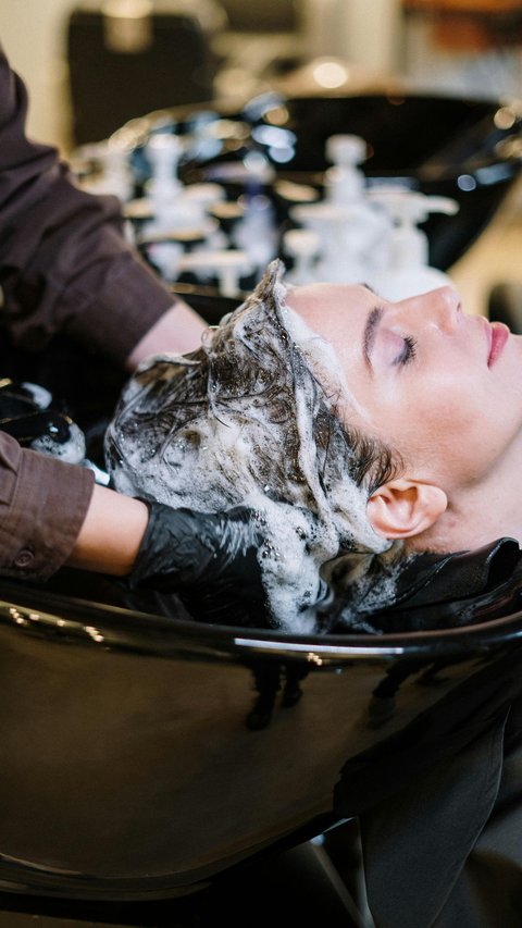 How to Choose Shampoo for Thin Hair, Know Your Scalp Type