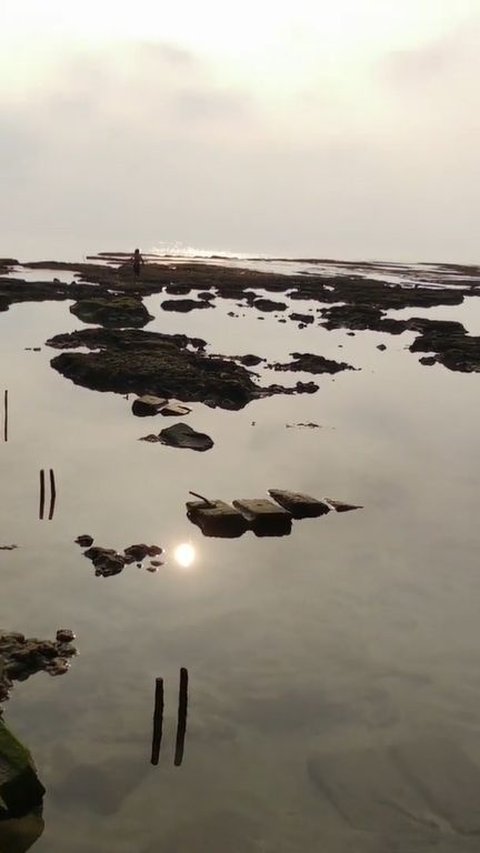 Sisi Lain Pantai Anyer Serang, Ada Vila Terbengkalai di Pinggir Laut dengan Pemandangan Indah