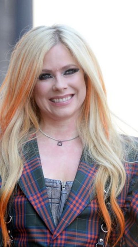 Avril Lavigne Opens Up About Her Death Conspiracy Theory