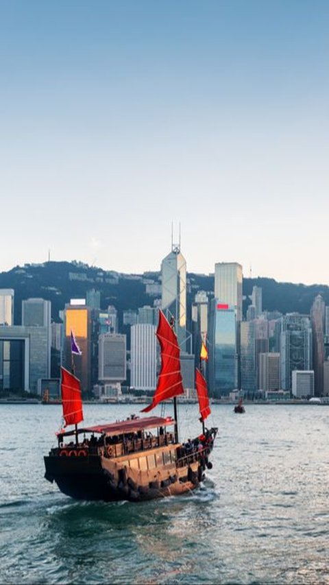Ketahui 7 Info Tentang Aqua Luna Victoria Harbour Cruise Ini Biar Liburan di Hong Kong Makin Seru!
