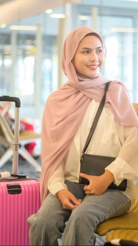 Cara Lipat Hijab Anti Kusut untuk Dibawa Traveling