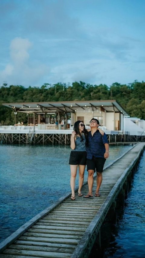 Honeymoon Lagi, Ini 8 Foto Liburan Denny Caknan ke Surga Tersembunyi di Utara Indonesia