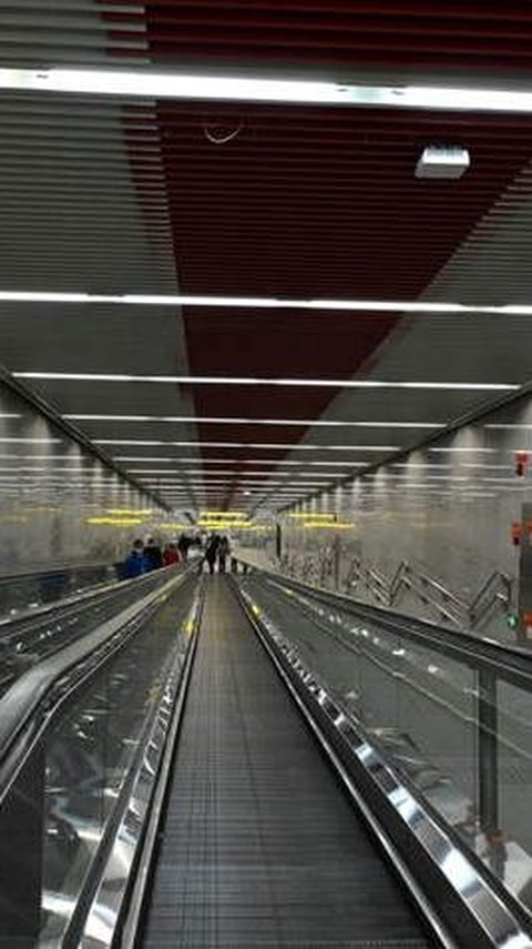 The Deepest Underground Station in the World, Descending Its Stairs Takes 38 Minutes