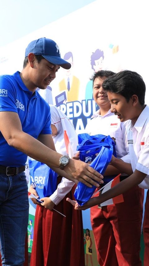 BRI Peduli Salurkan Bantuan CSR di SDN 01 dan 02 Gunung Geulis Bogor